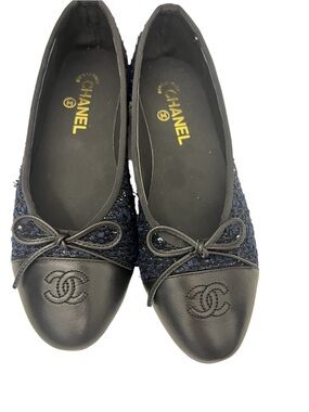 CHANEL Navy Tweed and Black Leather CC Cap-Toe Ballet Flats